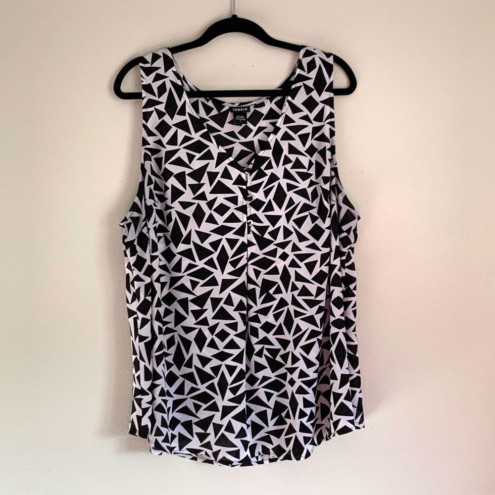 Torrid Black & White Triangle Challis Tank Top